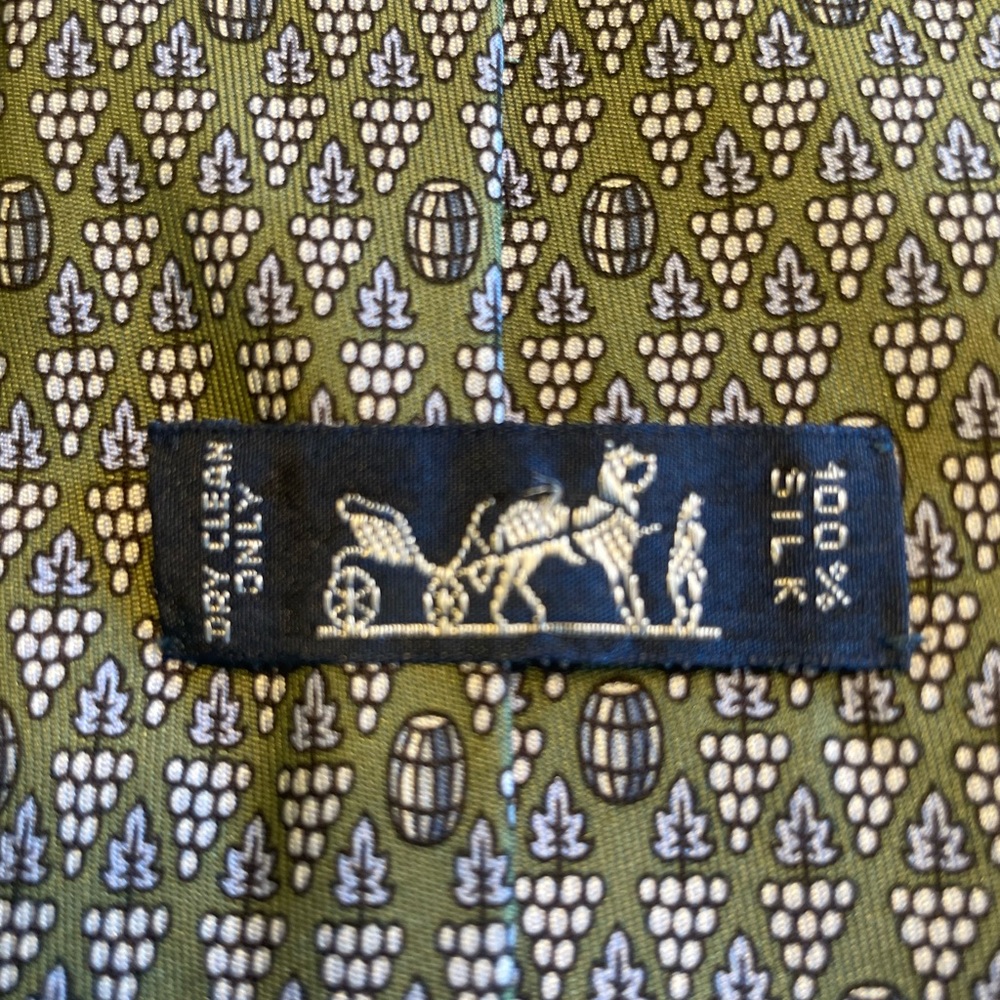 Hermes Green Grape and Wine Barrel Mens Silk Tie - Picture 5 of 7